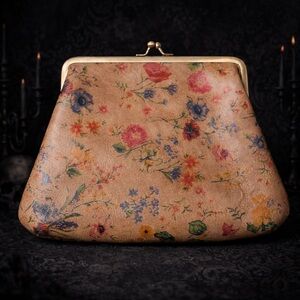 Patricia Nash clutch purse